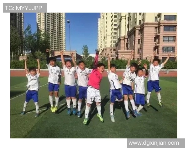 足球明星与小学老师的奇妙相遇开启了梦想与教育的交汇之旅