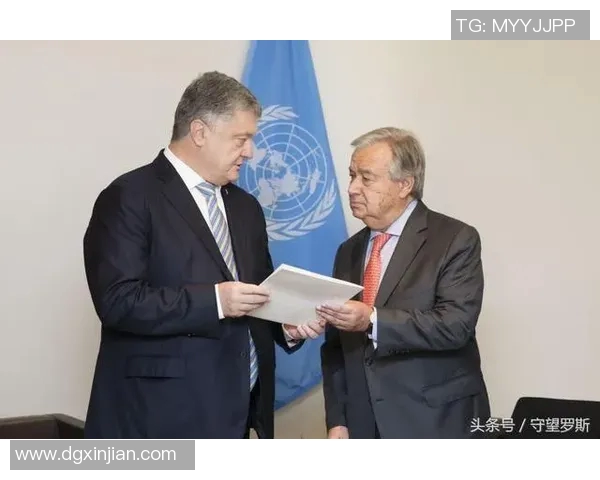 普通人如何与足球明星亲密合影分享难忘瞬间的背后故事与感动